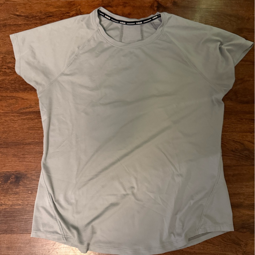 Women's Under Armour Gray Short Sleeve Top